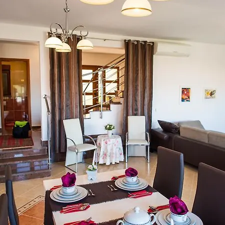 Holiday Lara Hotel 4*